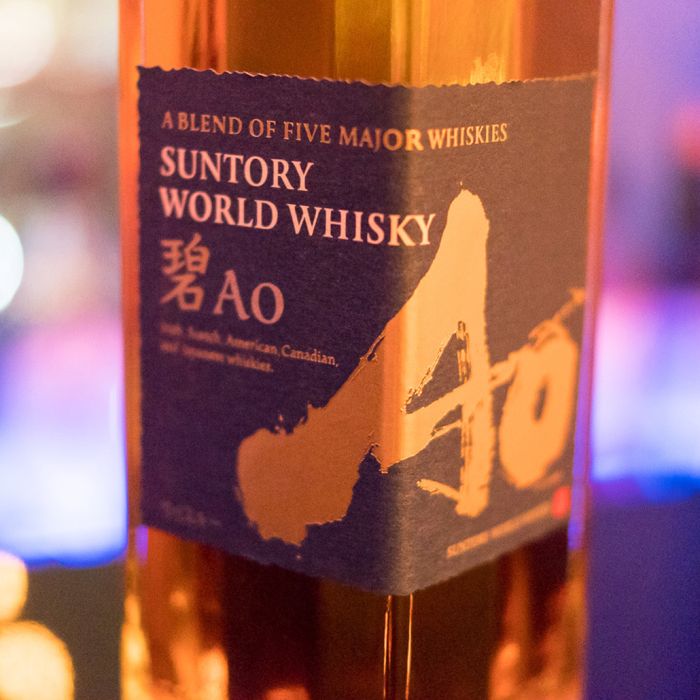 Suntory World Whisky AO